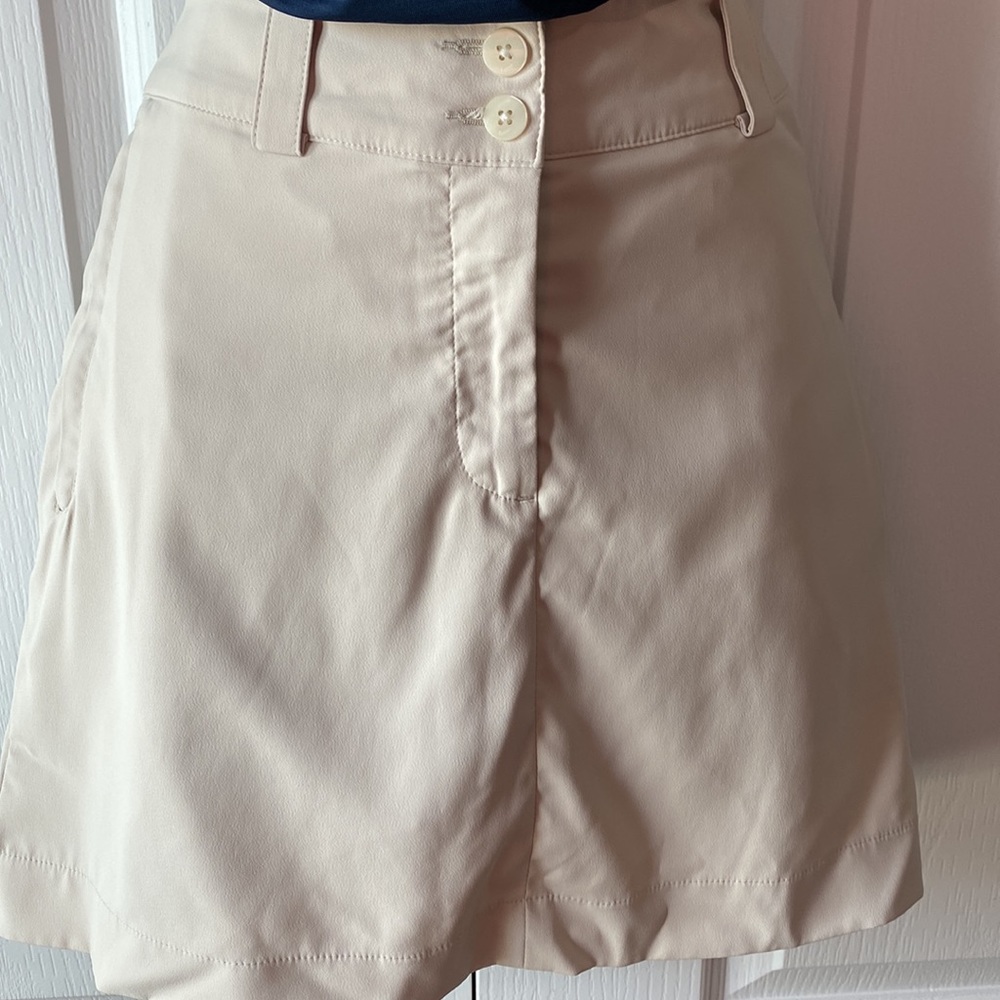 NIKE GOLF TOUR PERFORMANCE SKORT. LIKE NEW!